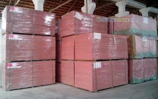 供應(yīng)B1級防火中密度纖維板（新標(biāo)準(zhǔn)GB8624-2006-C級）——高品質(zhì)建筑裝飾材料批發(fā)